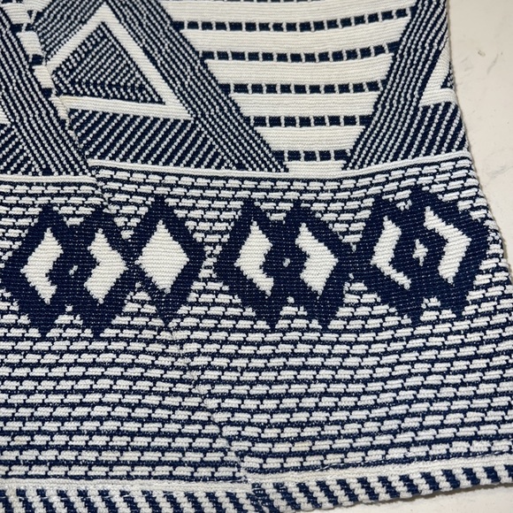 Contemporary tank - Picture 2 of 5